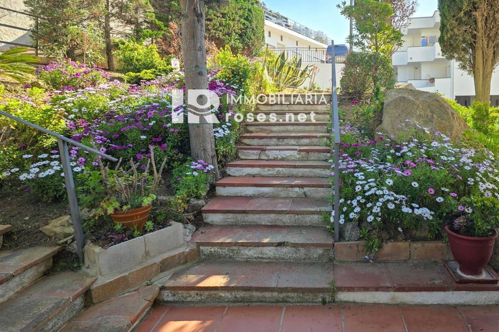 2 slaapkamer Flat te koop in Roses met zwembad - € 266.000 (Ref: 9779082)