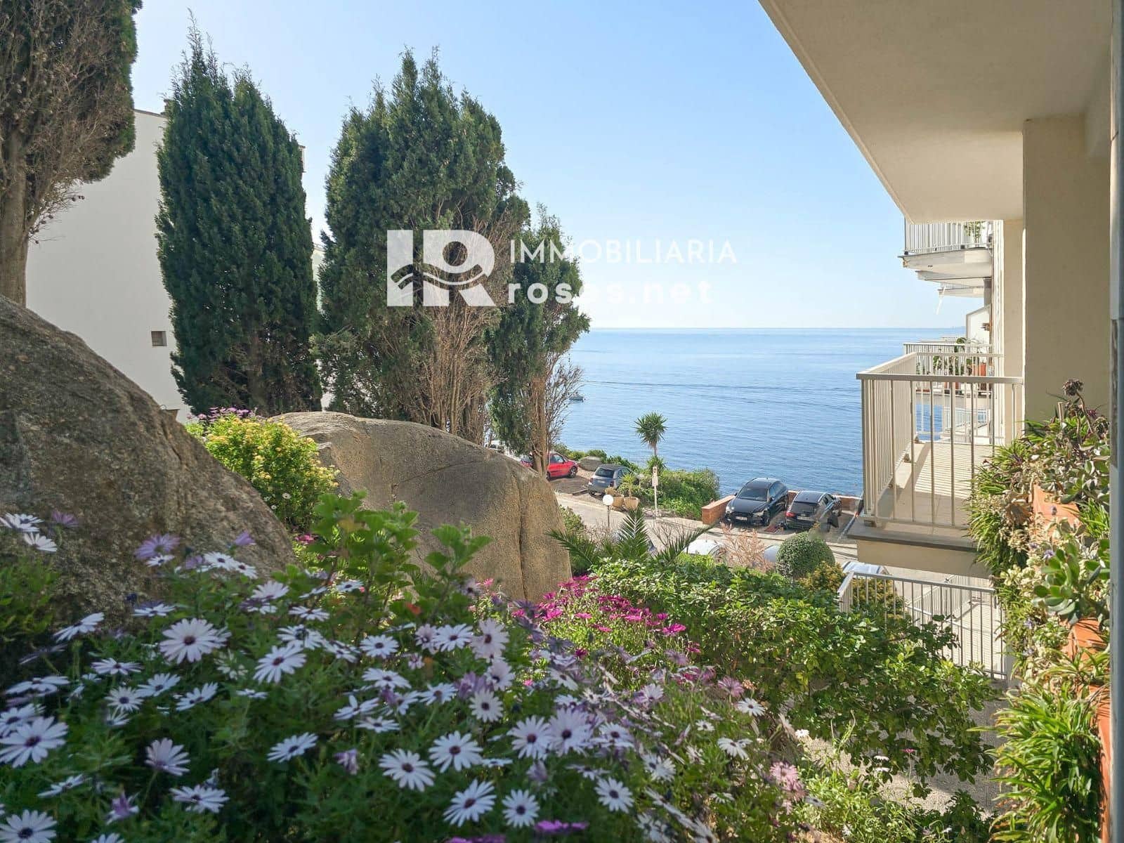 2 slaapkamer Flat te koop in Roses met zwembad - € 266.000 (Ref: 9779082)