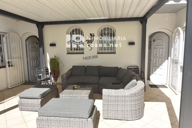 4 makuuhuone Huvila myytävänä paikassa Empuriabrava, Castelló d'Empúries mukana uima-altaan 
autotalli - 650 000 € (Ref: 9784479)