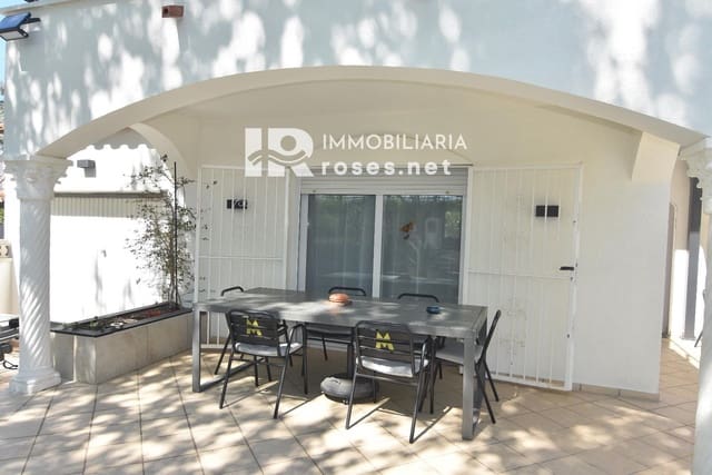 4 makuuhuone Huvila myytävänä paikassa Empuriabrava, Castelló d'Empúries mukana uima-altaan 
autotalli - 650 000 € (Ref: 9784479)