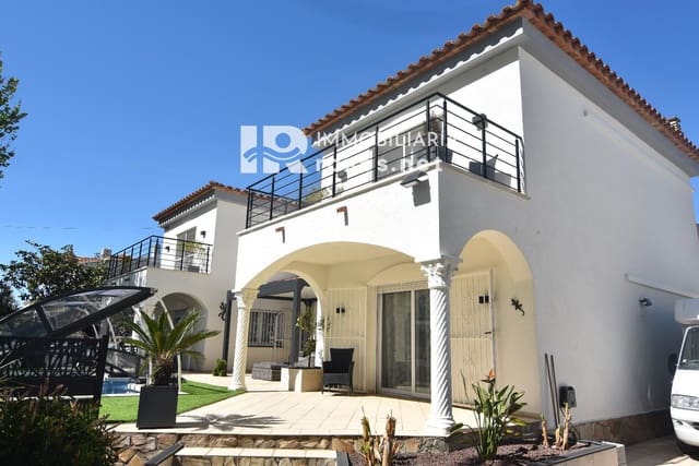 4 soveværelse Villa til salg i Empuriabrava, Castelló d'Empúries med swimmingpool garage - € 569.000 (Ref: 9784479)