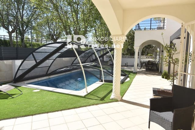 4 makuuhuone Huvila myytävänä paikassa Empuriabrava, Castelló d'Empúries mukana uima-altaan 
autotalli - 650 000 € (Ref: 9784479)