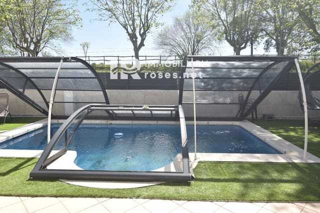 4 makuuhuone Huvila myytävänä paikassa Empuriabrava, Castelló d'Empúries mukana uima-altaan 
autotalli - 650 000 € (Ref: 9784479)