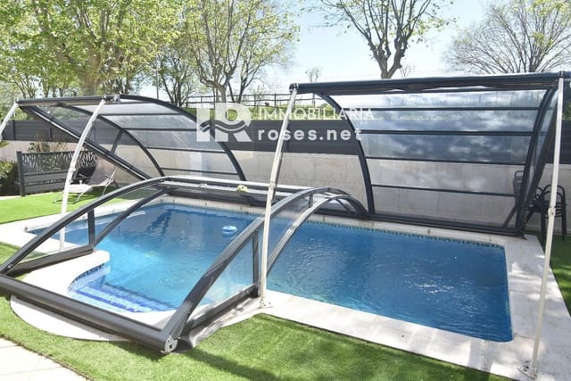 4 makuuhuone Huvila myytävänä paikassa Empuriabrava, Castelló d'Empúries mukana uima-altaan 
autotalli - 650 000 € (Ref: 9784479)