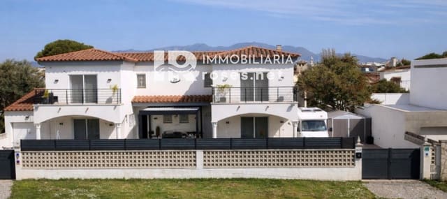 4 soveværelse Villa til salg i Empuriabrava, Castelló d'Empúries med swimmingpool garage - € 650.000 (Ref: 9784479)