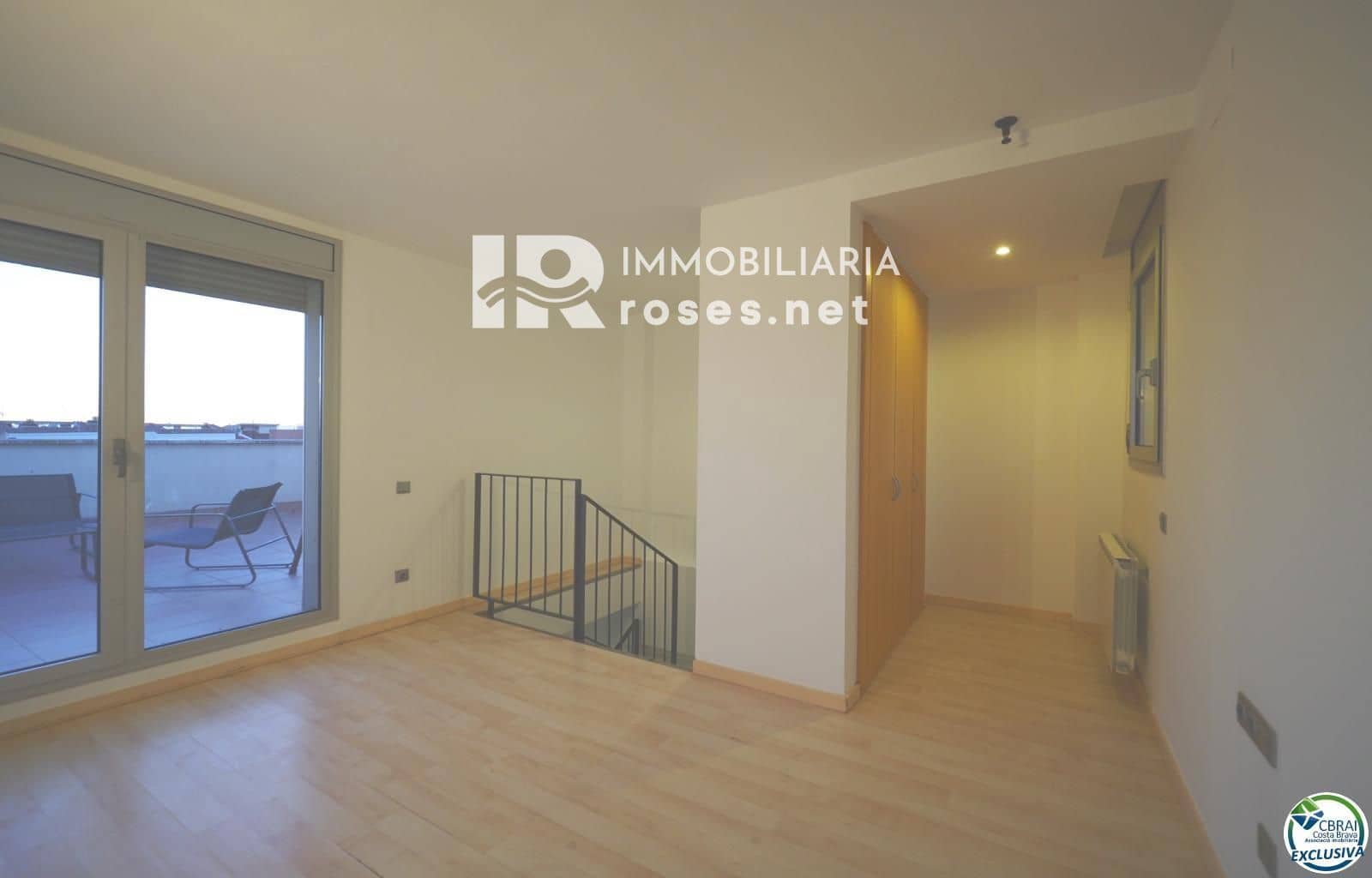 4 bedroom Flat for sale in Roses - € 379,000 (Ref: 9784480)