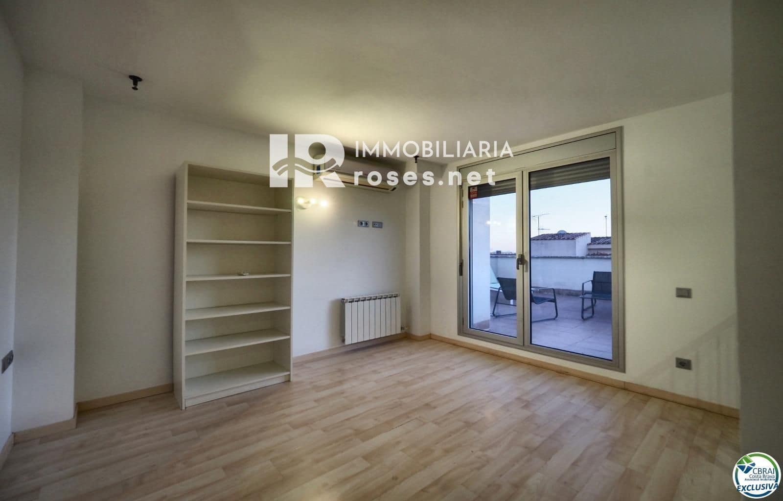 4 bedroom Flat for sale in Roses - € 379,000 (Ref: 9784480)
