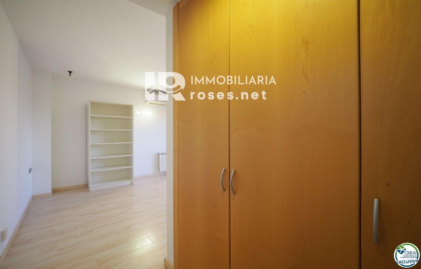4 bedroom Flat for sale in Roses - € 379,000 (Ref: 9784480)