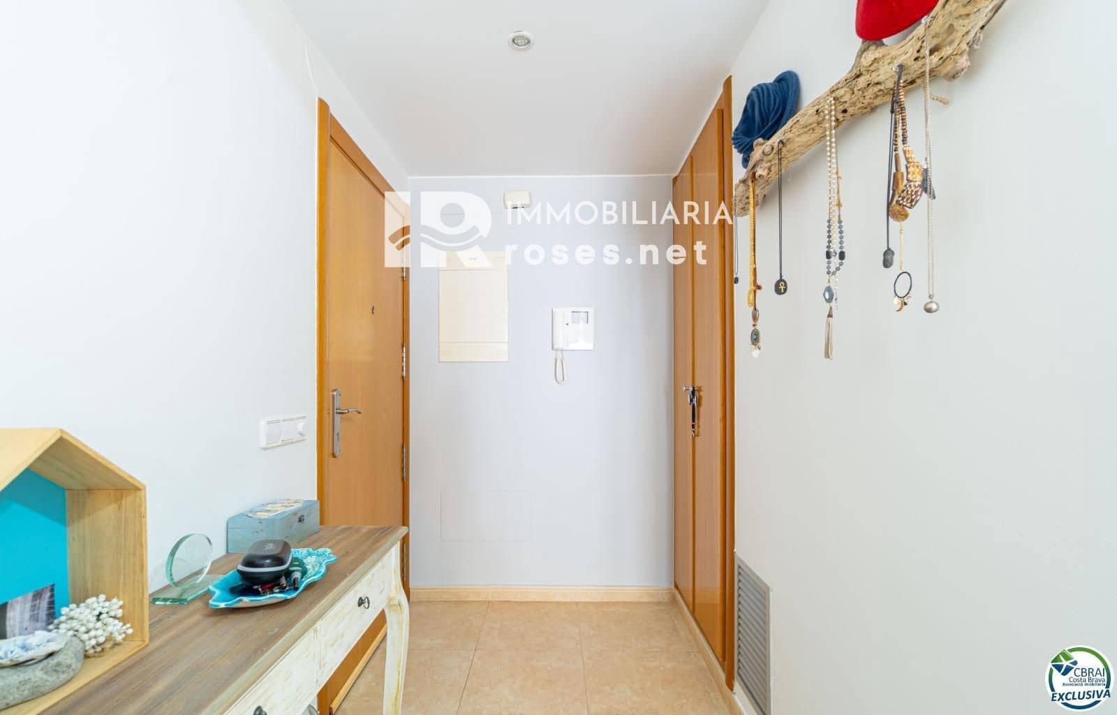 2 makuuhuone Asunto myytävänä paikassa Roses mukana uima-altaan 
autotalli - 215 000 € (Ref: 9793175)