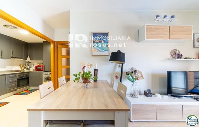 Piso de 2 habitaciones en Roses en venta con piscina - 215.000 € (Ref: 9793175)