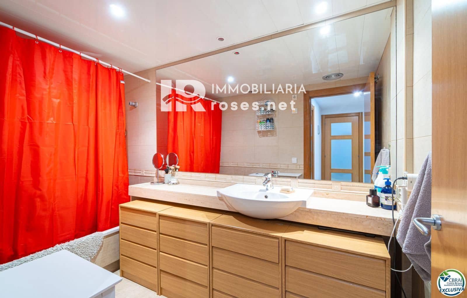 2 makuuhuone Asunto myytävänä paikassa Roses mukana uima-altaan 
autotalli - 215 000 € (Ref: 9793175)