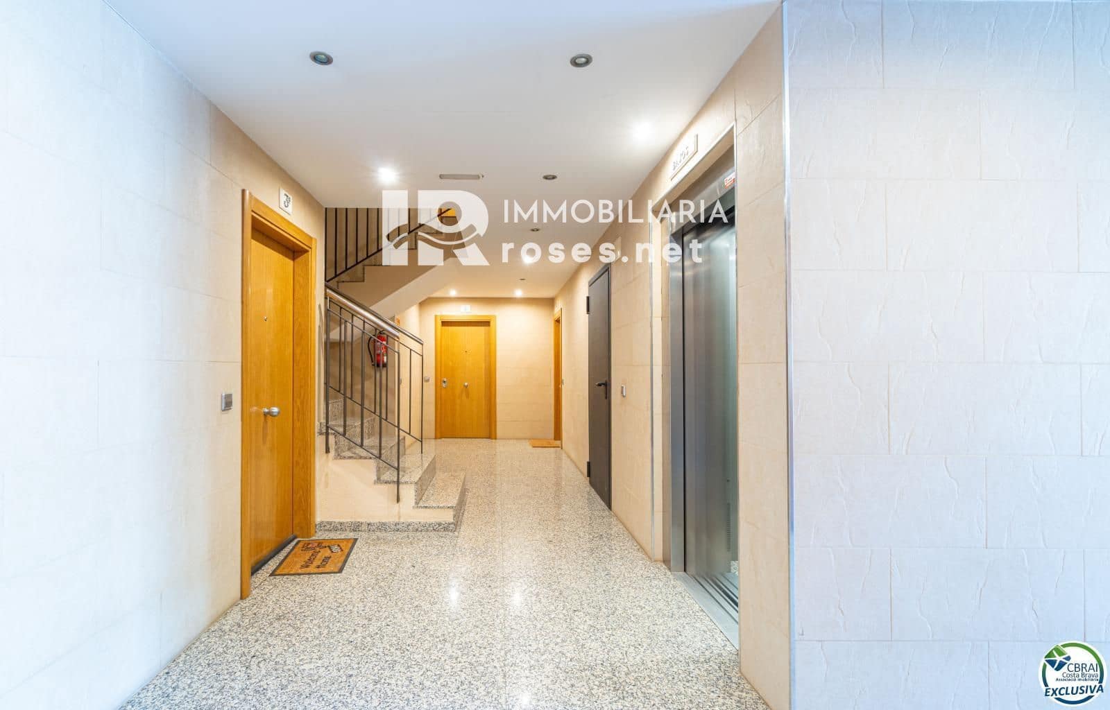 2 makuuhuone Asunto myytävänä paikassa Roses mukana uima-altaan 
autotalli - 215 000 € (Ref: 9793175)