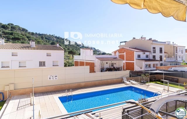 Piso de 2 habitaciones en Roses en venta con piscina - 215.000 € (Ref: 9793175)