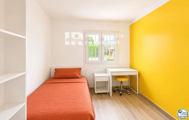 4 chambre Villa/Maison à vendre à L'Estartit, Torroella de Montgrí avec piscine garage - 449 000 € (Ref: 9797984)