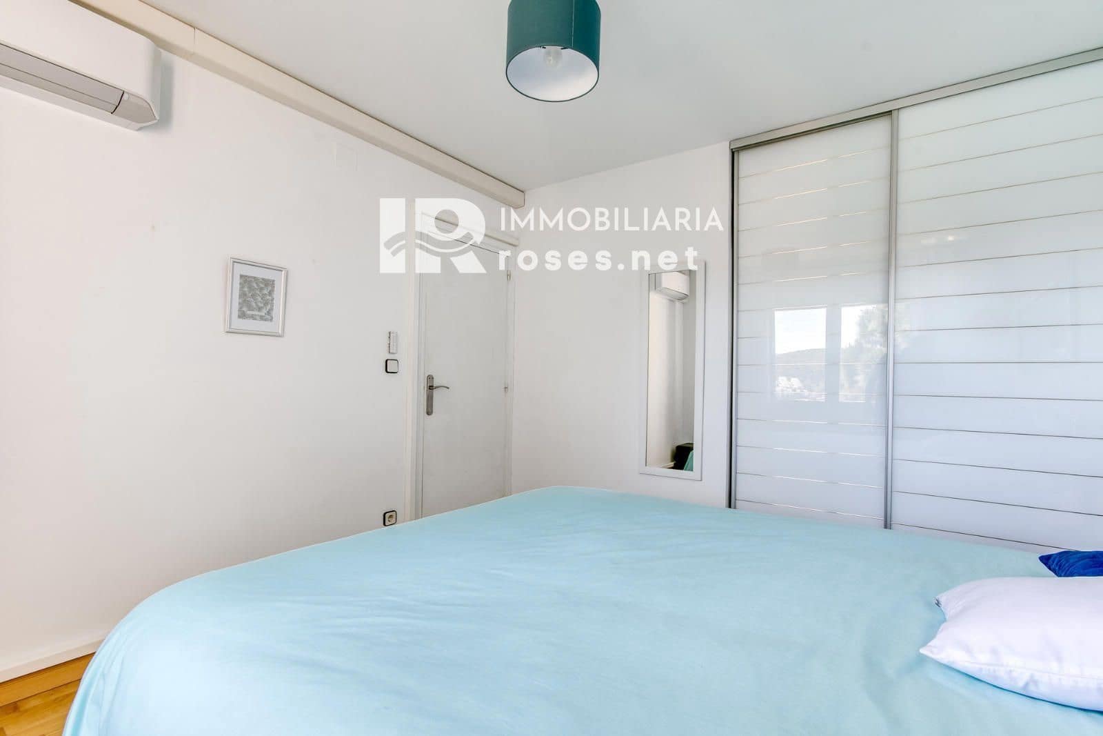 2 makuuhuone Asunto myytävänä paikassa Roses mukana 
autotalli - 355 000 € (Ref: 9804856)