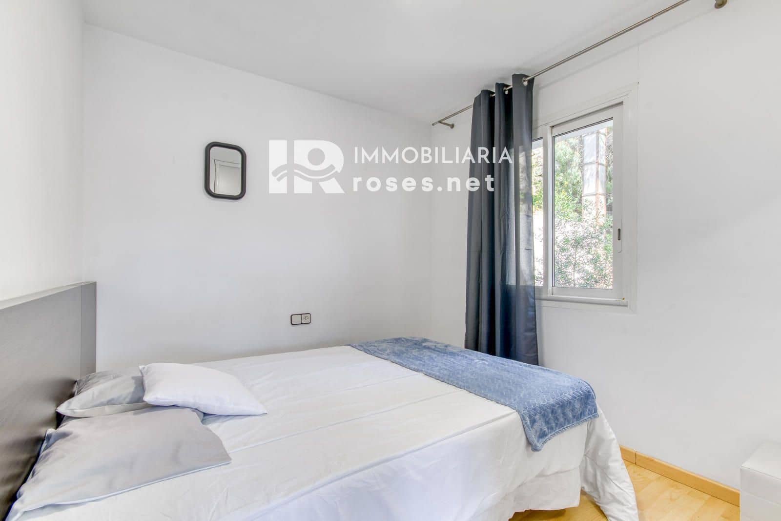 2 makuuhuone Asunto myytävänä paikassa Roses mukana 
autotalli - 355 000 € (Ref: 9804856)