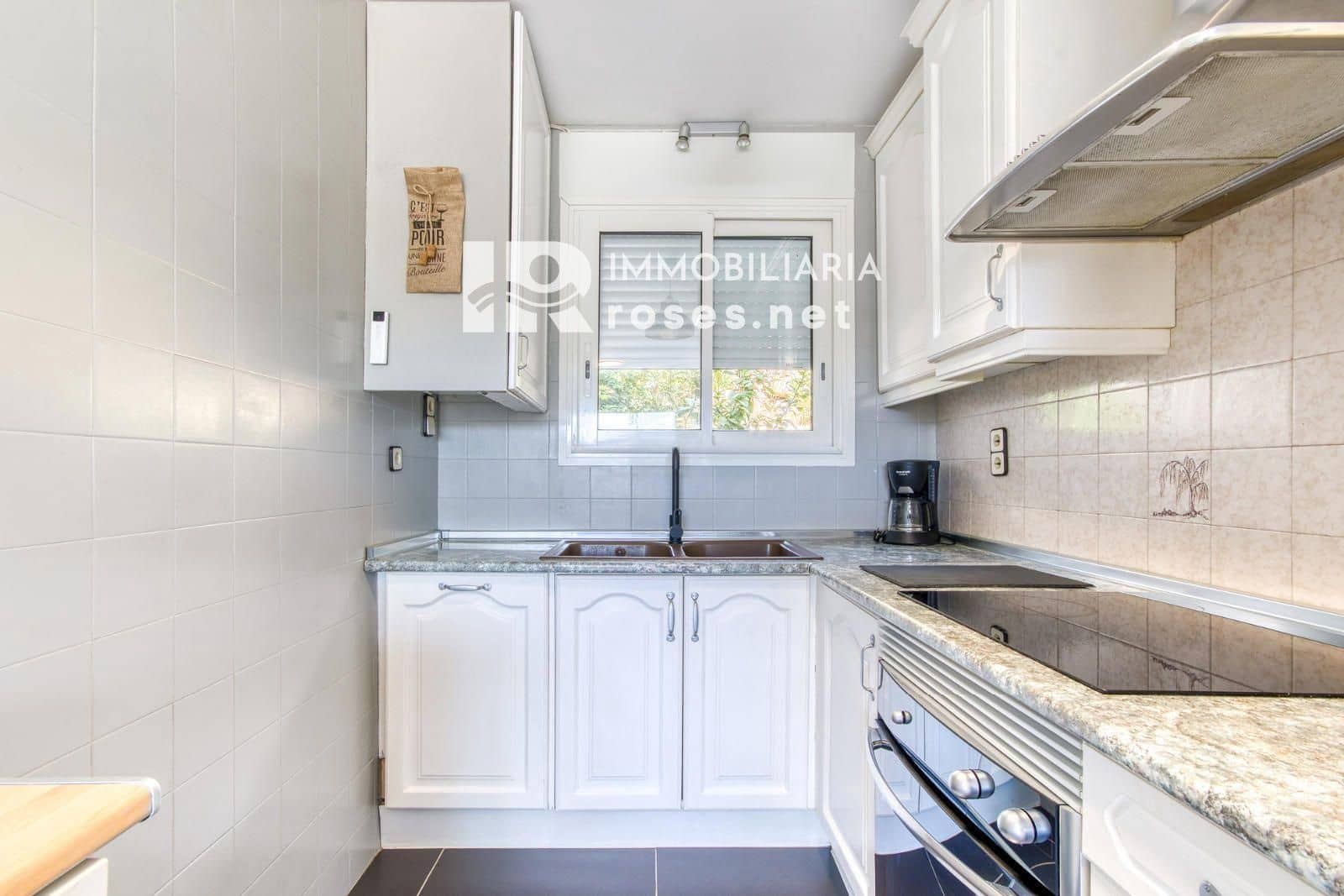 2 makuuhuone Asunto myytävänä paikassa Roses mukana 
autotalli - 355 000 € (Ref: 9804856)