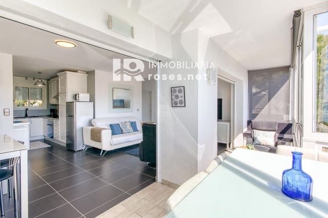 2 makuuhuone Asunto myytävänä paikassa Roses - 355 000 € (Ref: 9804856)