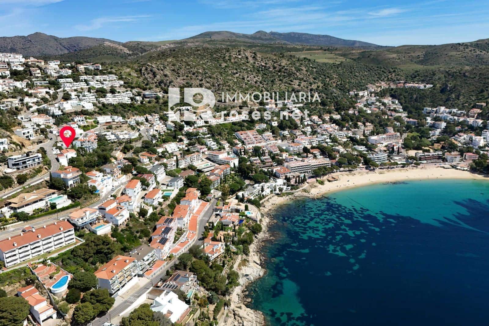 2 makuuhuone Asunto myytävänä paikassa Roses mukana 
autotalli - 355 000 € (Ref: 9804856)