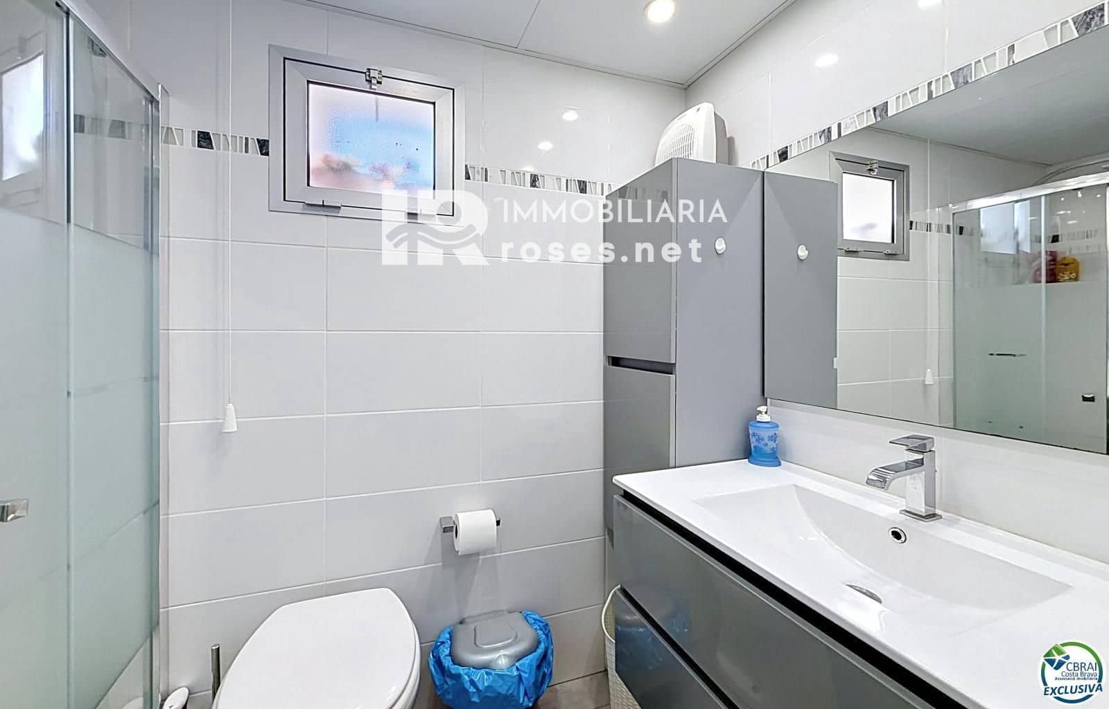 Leilighet til salgs i Roses med svømmebasseng - € 160 000 (Ref: 9813453)