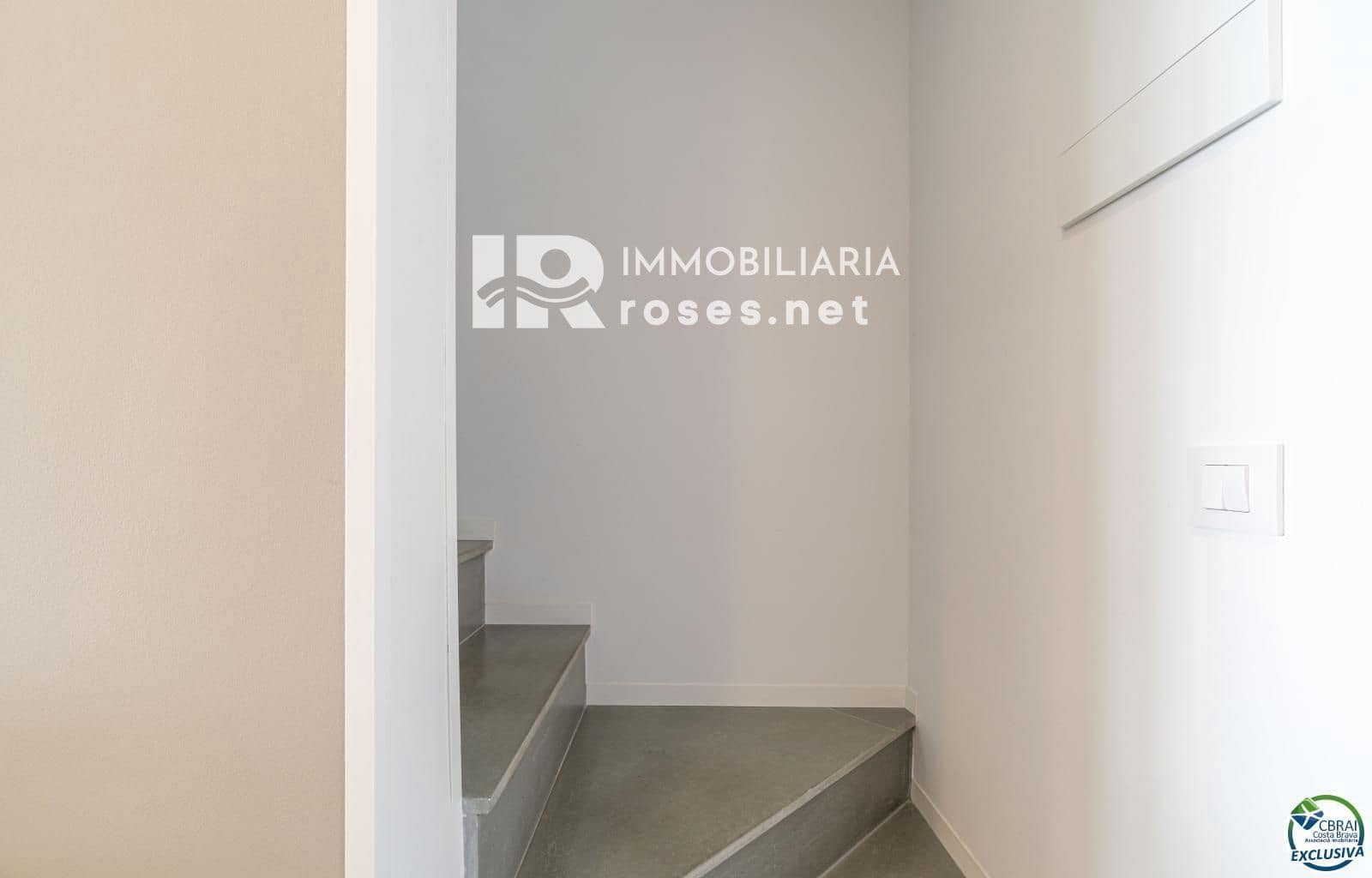 2 sovrum Villa till salu i Roses med garage - 299 000 € (Ref: 9814626)