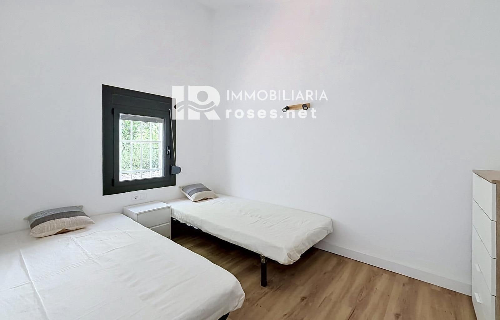 3 makuuhuone Huvila myytävänä paikassa Empuriabrava - 299 000 € (Ref: 9820870)