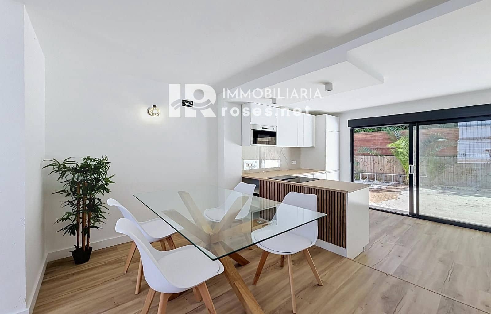 3 makuuhuone Huvila myytävänä paikassa Empuriabrava - 299 000 € (Ref: 9820870)