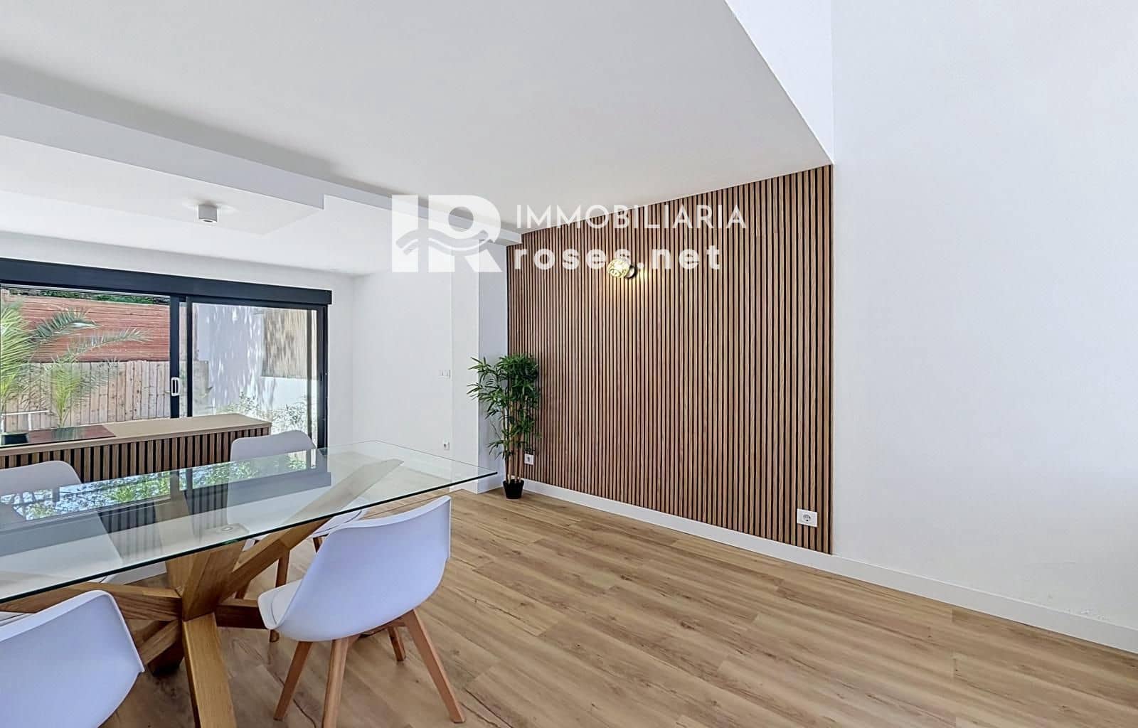 3 makuuhuone Huvila myytävänä paikassa Empuriabrava - 299 000 € (Ref: 9820870)