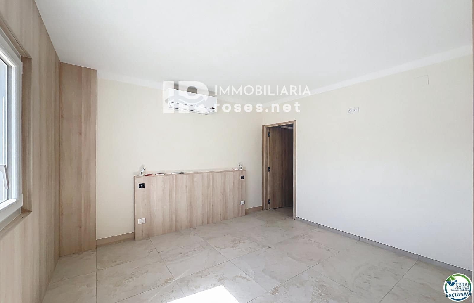 5 makuuhuone Huvila myytävänä paikassa Empuriabrava - 595 000 € (Ref: 9839716)