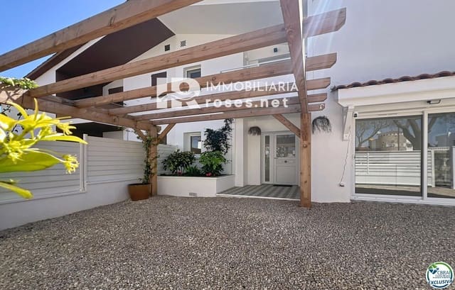 5 makuuhuone Huvila myytävänä paikassa Empuriabrava, Castelló d'Empúries - 595 000 € (Ref: 9839716)