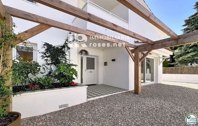 5 makuuhuone Huvila myytävänä paikassa Empuriabrava, Castelló d'Empúries - 595 000 € (Ref: 9839716)