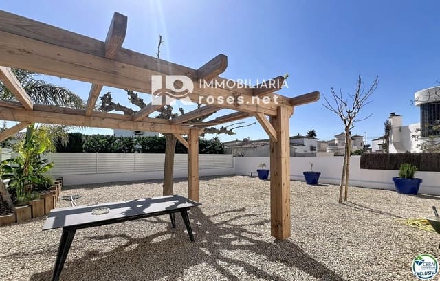 5 makuuhuone Huvila myytävänä paikassa Empuriabrava, Castelló d'Empúries - 595 000 € (Ref: 9839716)