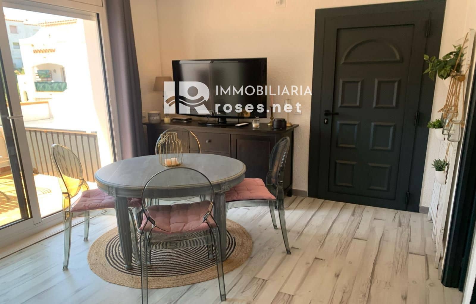 1 bedroom Flat for sale in Roses with pool - € 145,000 (Ref: 9849914)