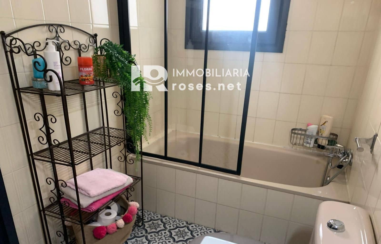 1 bedroom Flat for sale in Roses with pool - € 145,000 (Ref: 9849914)