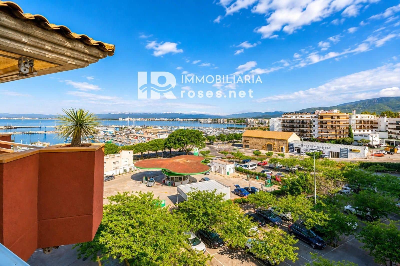 2 bedroom Flat for sale in Roses - € 260,000 (Ref: 9855939)