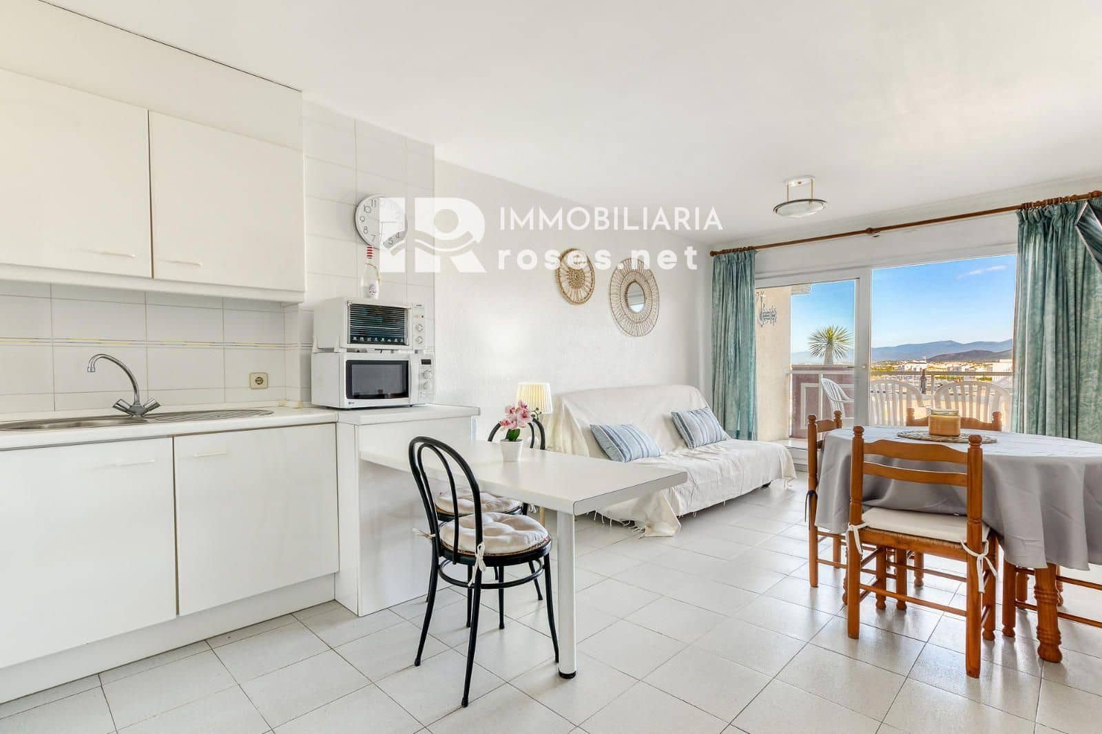 2 bedroom Flat for sale in Roses - € 260,000 (Ref: 9855939)