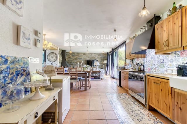 7 soveværelse Villa til salg i Llançà med garage - € 1.190.000 (Ref: 9855940)