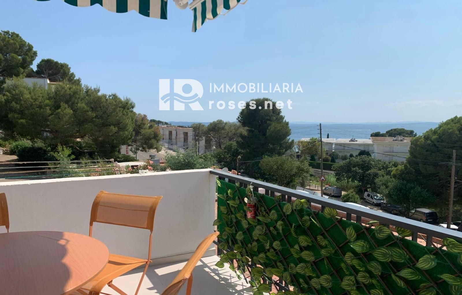 2 bedroom Flat for sale in Roses - € 339,000 (Ref: 9876904)