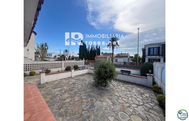 Villa til salg i Empuriabrava, Castelló d'Empúries med garage - € 379.000 (Ref: 9879548)