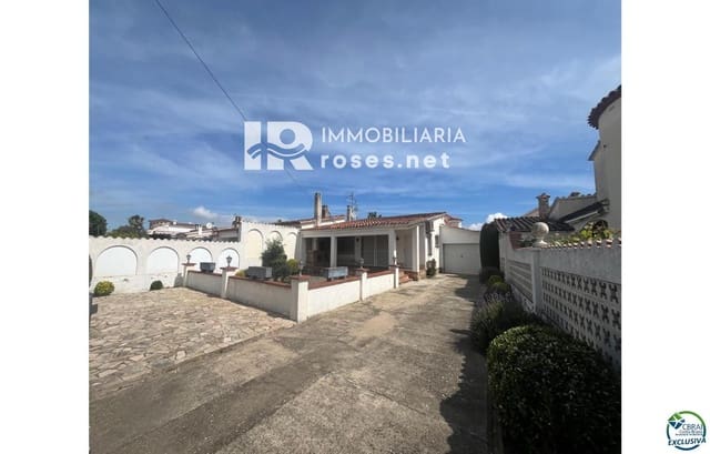 Villa til salg i Empuriabrava, Castelló d'Empúries med garage - € 379.000 (Ref: 9879548)