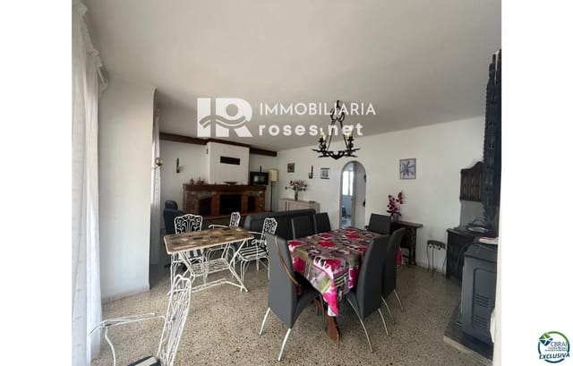 Villa til salg i Empuriabrava, Castelló d'Empúries med garage - € 379.000 (Ref: 9879548)