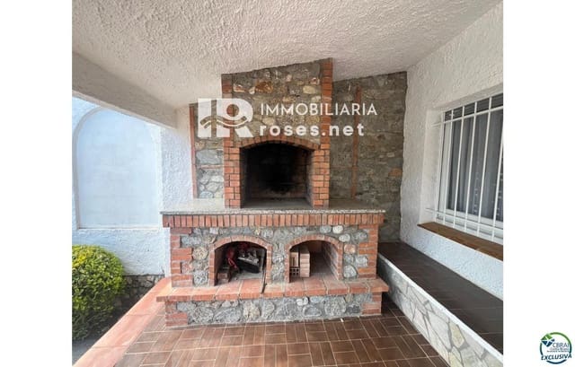 Villa til salg i Empuriabrava, Castelló d'Empúries med garage - € 379.000 (Ref: 9879548)