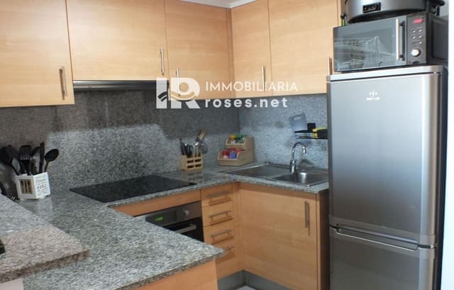 Piso de 2 habitaciones en Santa Margarida, Roses en venta con piscina - 219.000 € (Ref: 9890683)