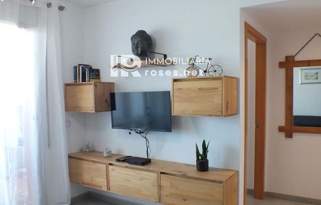 Piso de 2 habitaciones en Santa Margarida, Roses en venta con piscina - 219.000 € (Ref: 9890683)