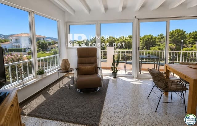 4 bedroom Villa for sale in Roses with pool garage - € 475,000 (Ref: 9892708)