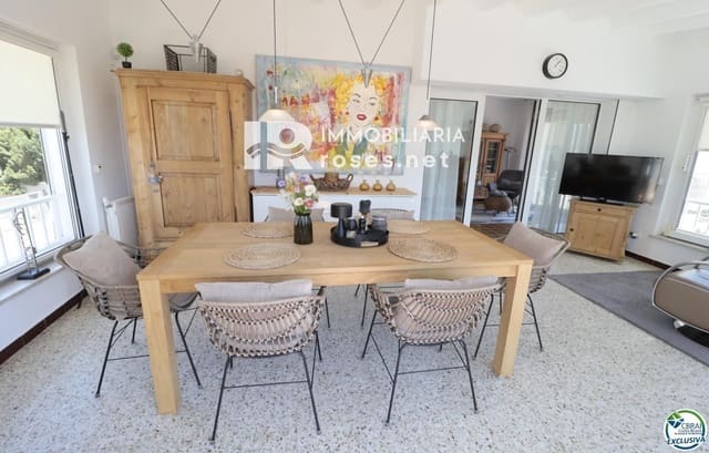 4 bedroom Villa for sale in Roses with pool garage - € 475,000 (Ref: 9892708)