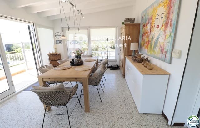 4 bedroom Villa for sale in Roses with pool garage - € 475,000 (Ref: 9892708)