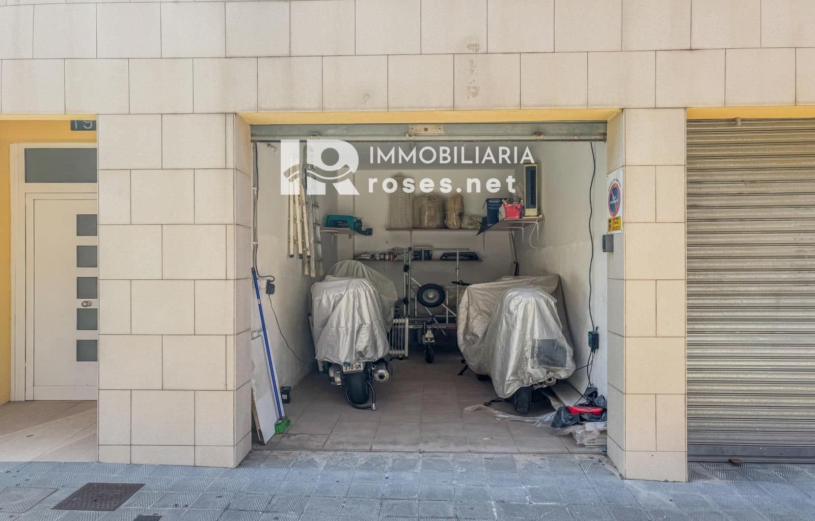 Garage til salg i Roses - € 50.000 (Ref: 9902017)