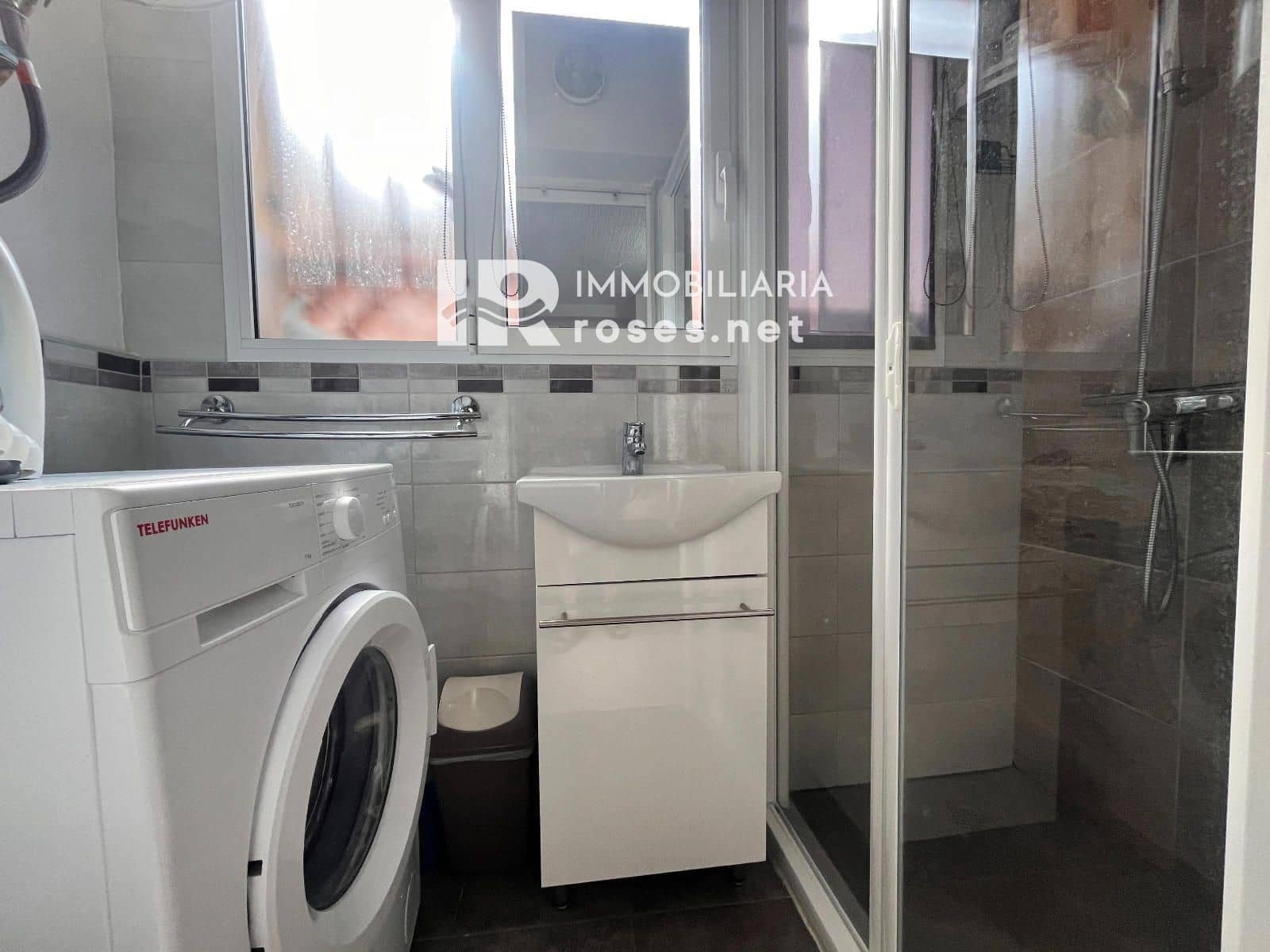 2 bedroom Flat for sale in Empuriabrava with pool - € 200,000 (Ref: 9904956)