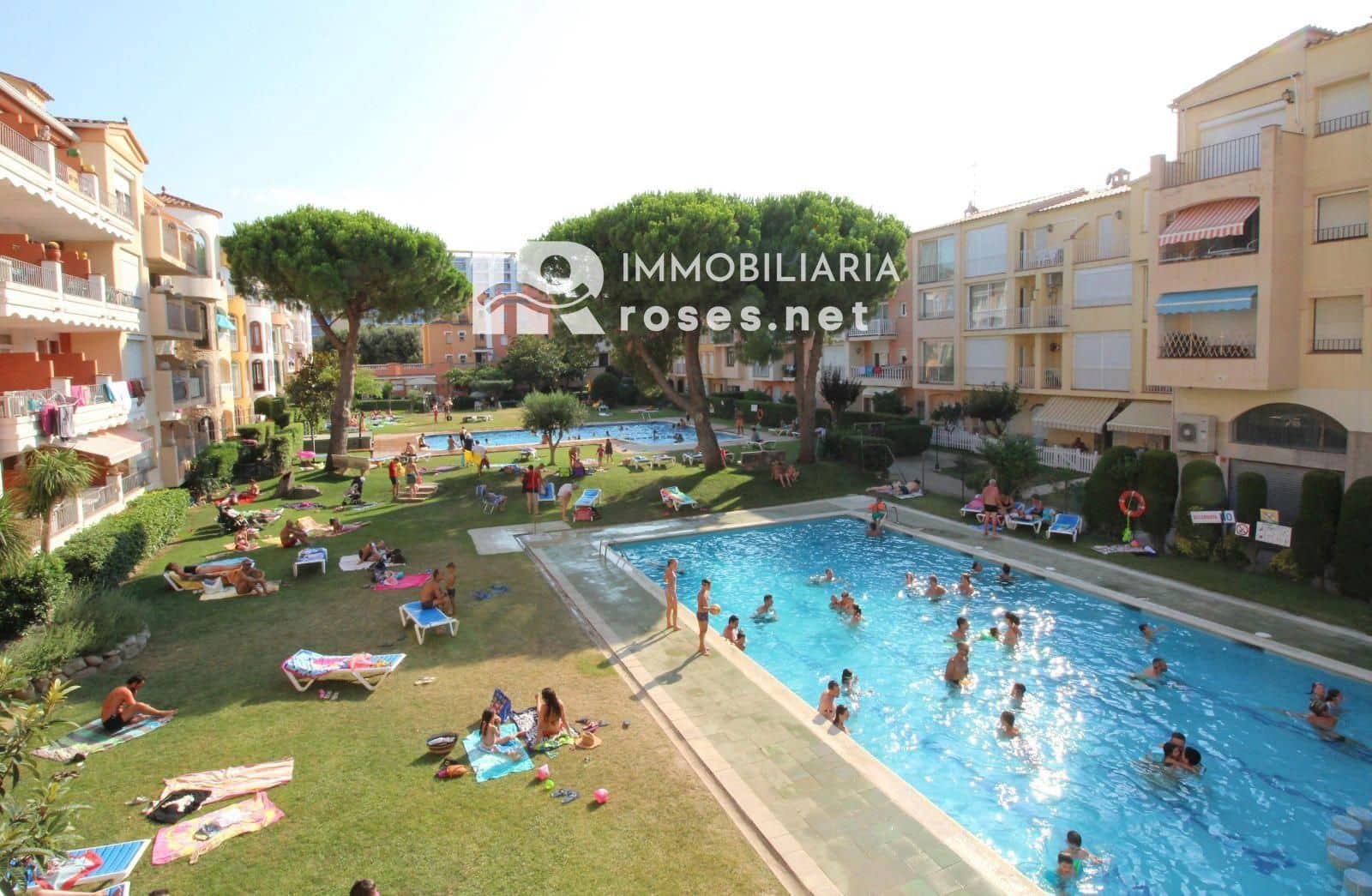 2 bedroom Flat for sale in Empuriabrava with pool - € 200,000 (Ref: 9904956)